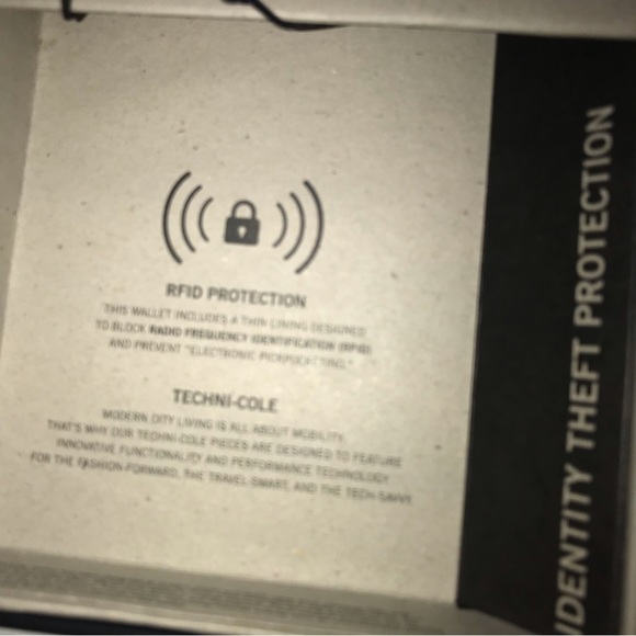 Reaction Kenneth Cole mens RFID wallet - Picture 3 of 5